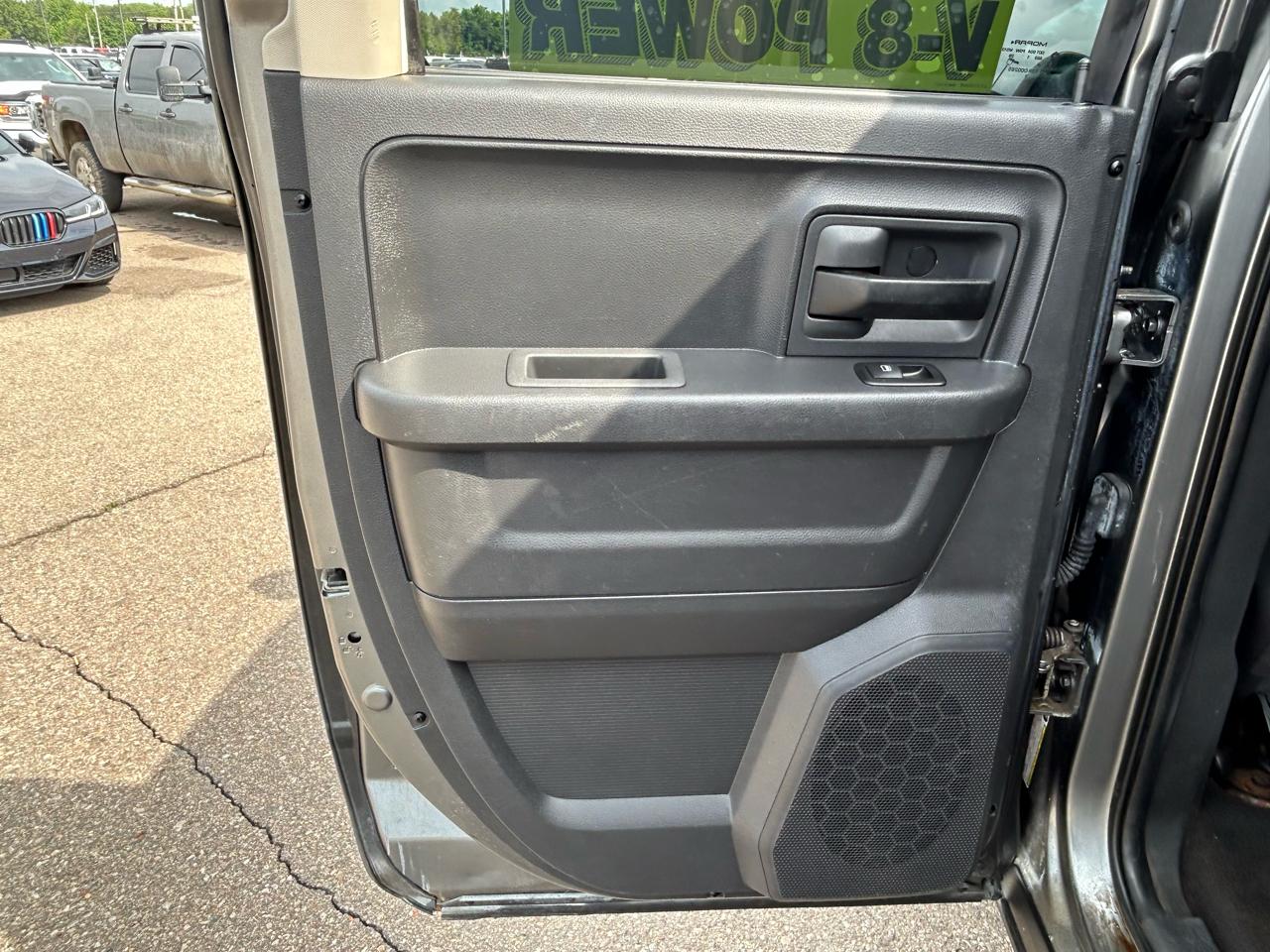RAM 1500 4WD Quad Cab 140.5" ST 2011