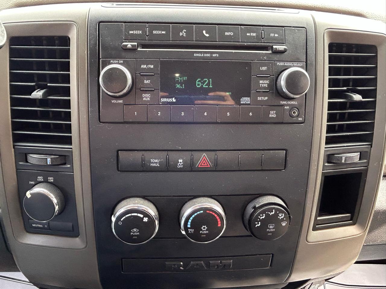 RAM 1500 4WD Quad Cab 140.5" ST 2011