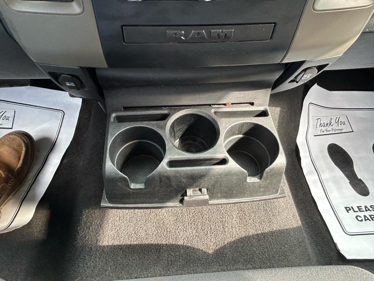 RAM 1500 4WD Quad Cab 140.5" ST 2011