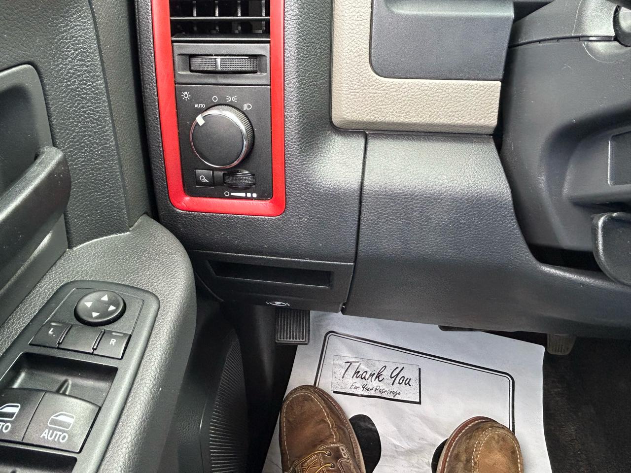 RAM 1500 4WD Quad Cab 140.5" ST 2011