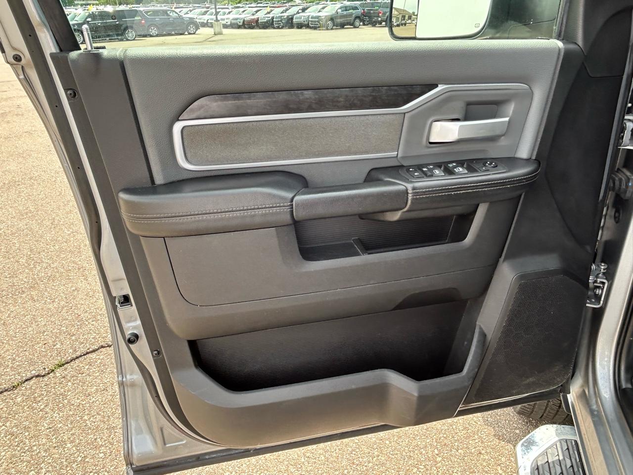 RAM 3500 Big Horn 4x4 Crew Cab 8' Box 2021