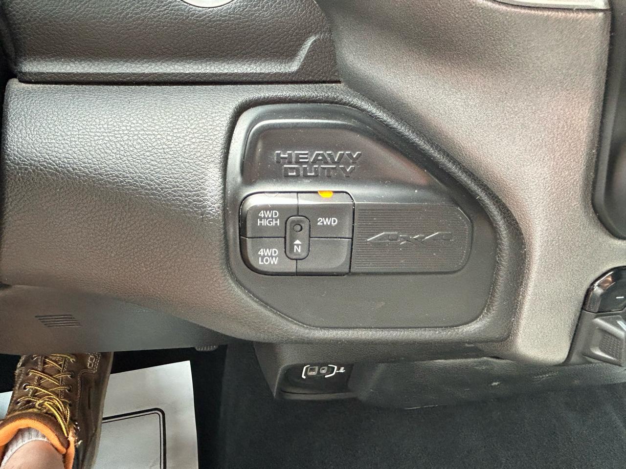 RAM 3500 Big Horn 4x4 Crew Cab 8' Box 2021