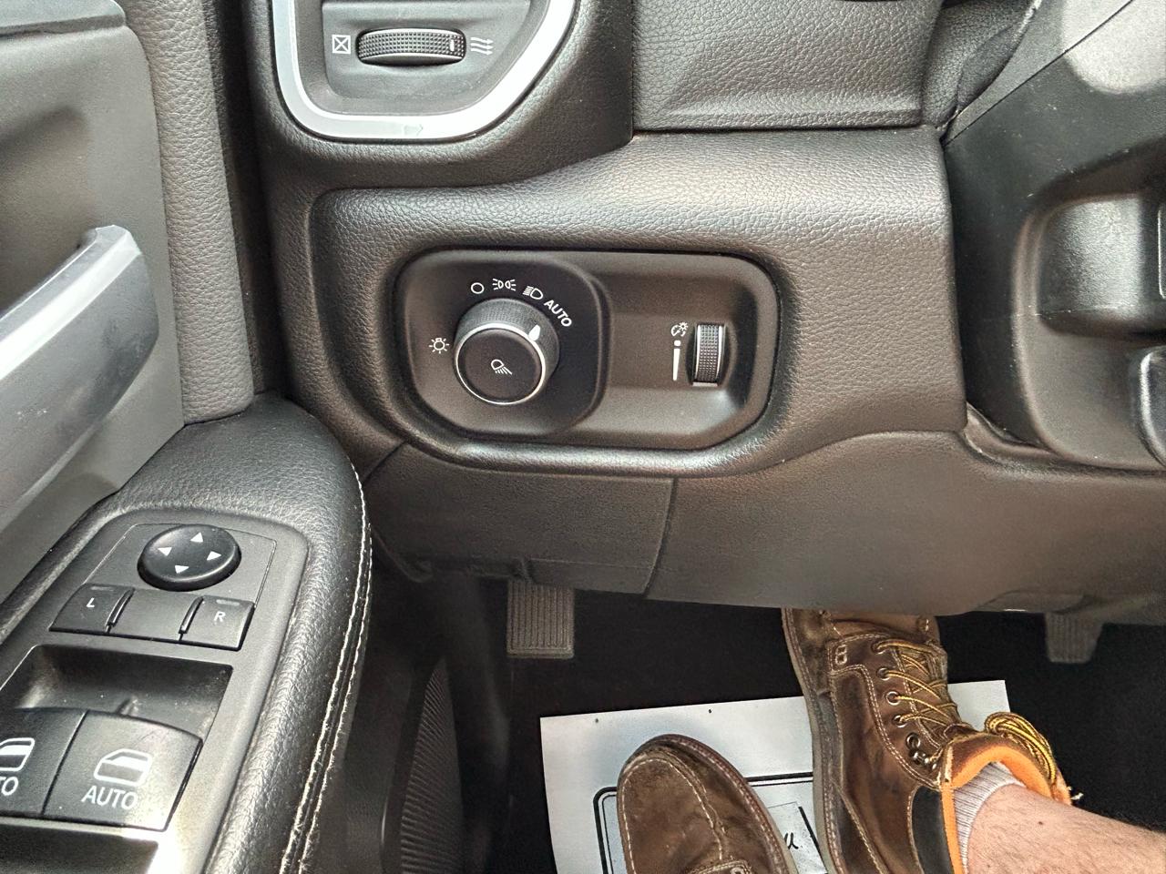 RAM 3500 Big Horn 4x4 Crew Cab 8' Box 2021