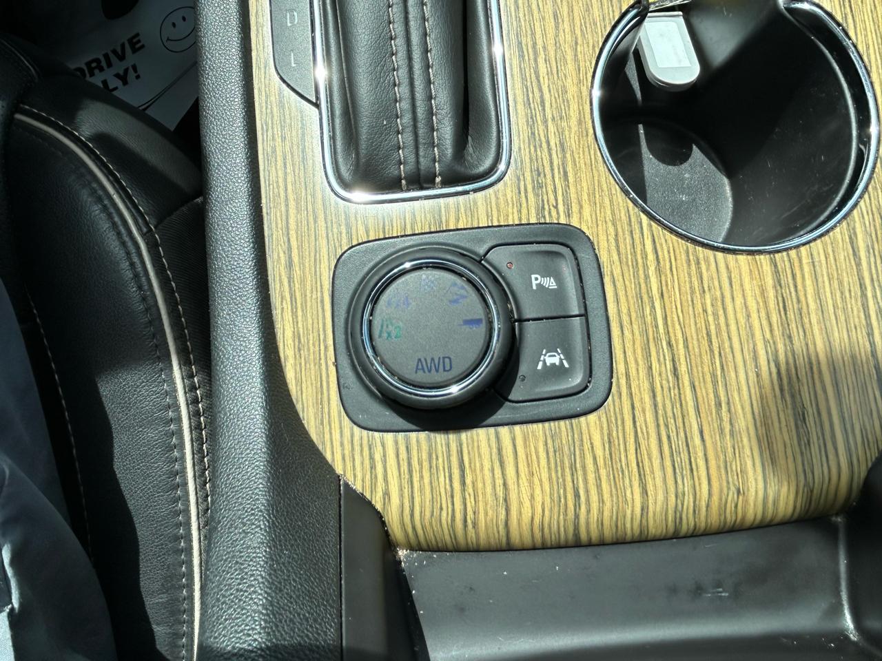 GMC Acadia AWD 4dr Denali 2017