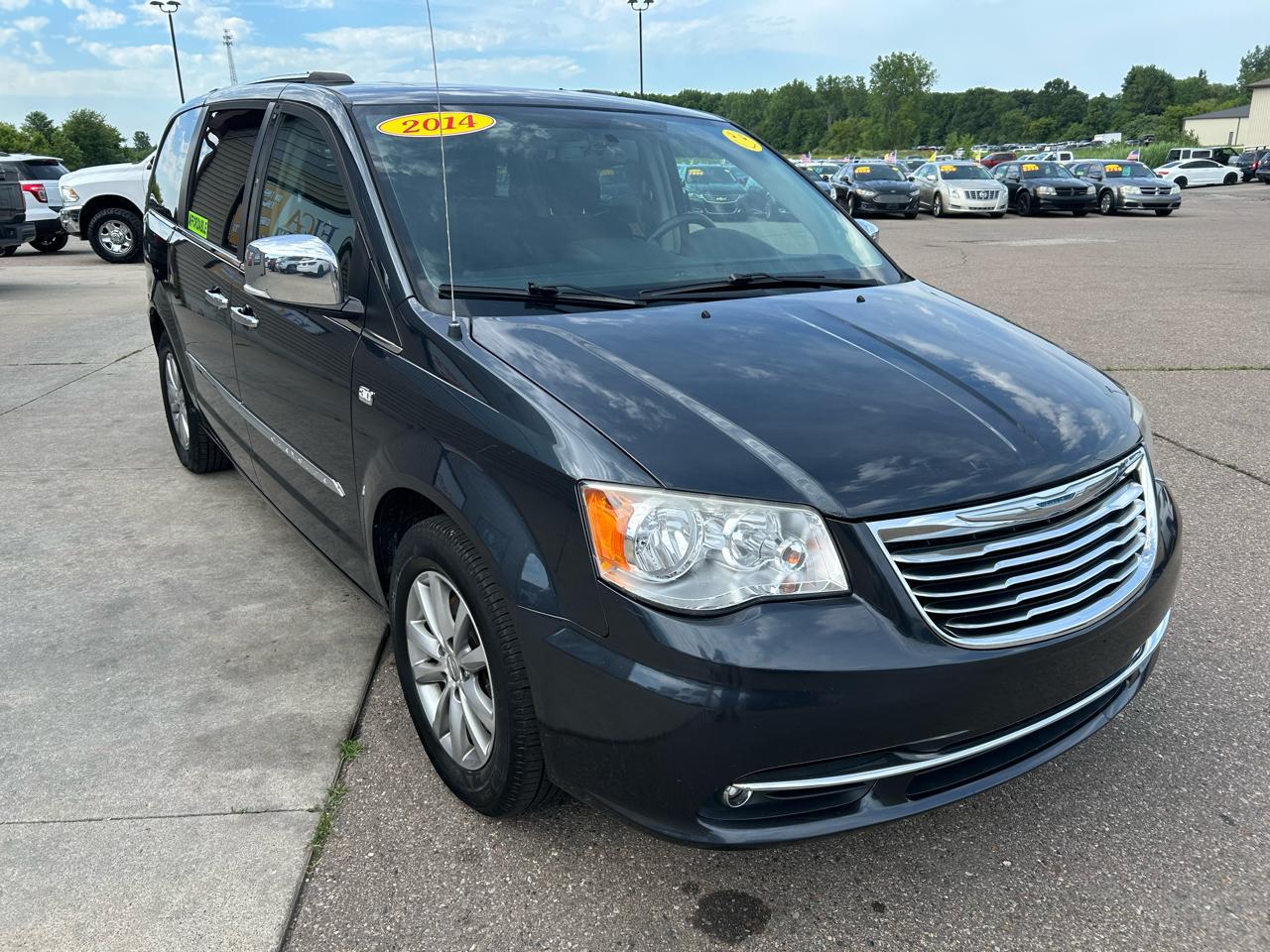 Chrysler Town & Country 4dr Wgn Touring-L 30th Anniversary 2014