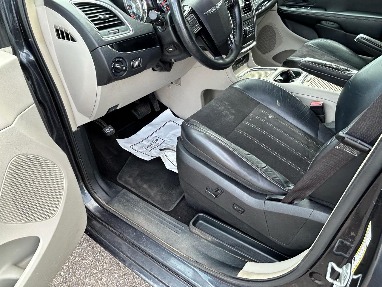 Chrysler Town & Country 4dr Wgn Touring-L 30th Anniversary 2014