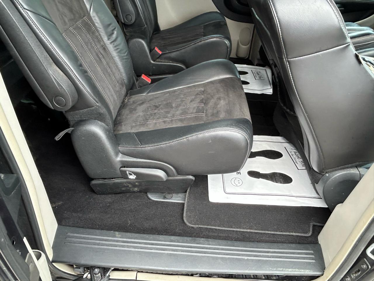 Chrysler Town & Country 4dr Wgn Touring-L 30th Anniversary 2014