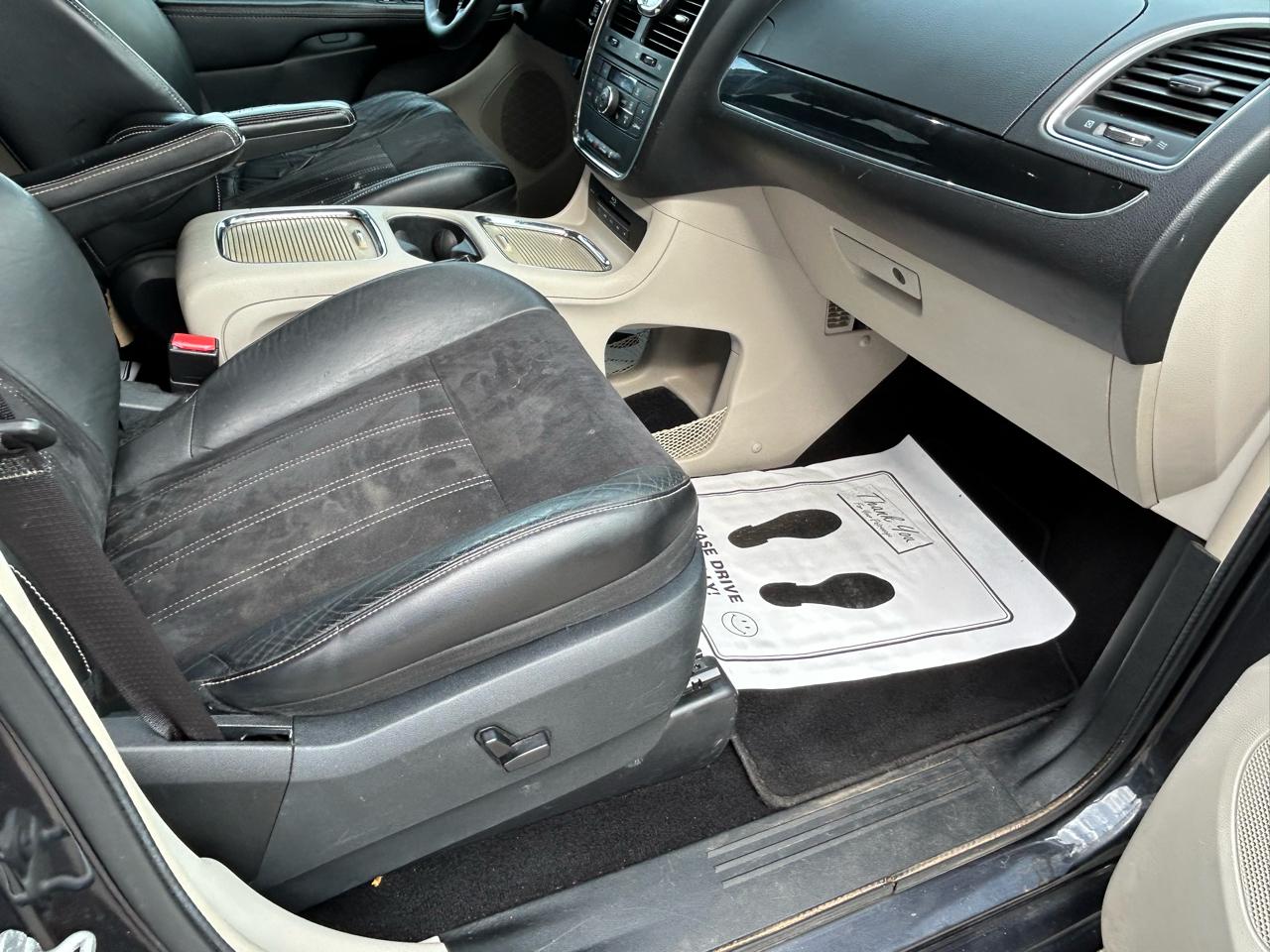 Chrysler Town & Country 4dr Wgn Touring-L 30th Anniversary 2014