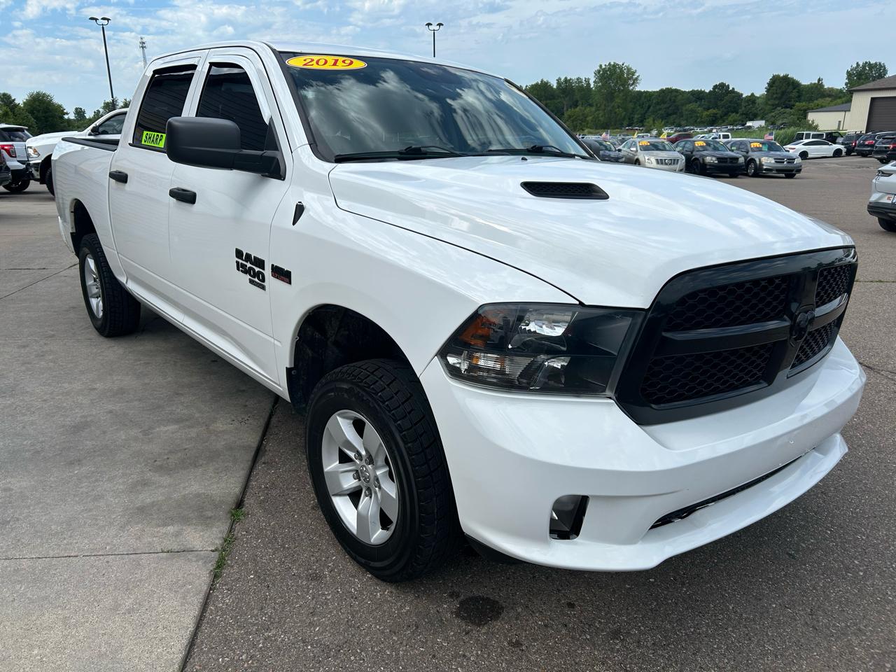 RAM 1500 Classic Express 4x4 Crew Cab 5'7" Box 2019