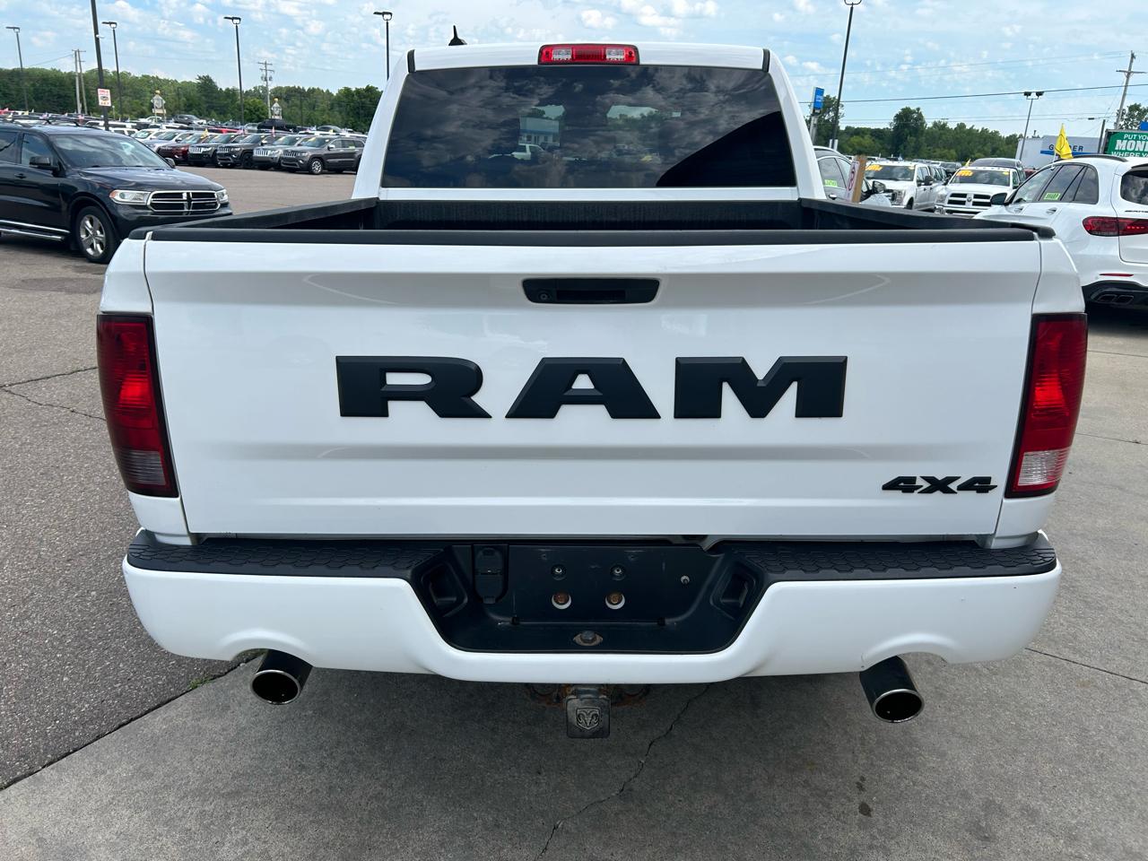 RAM 1500 Classic Express 4x4 Crew Cab 5'7" Box 2019