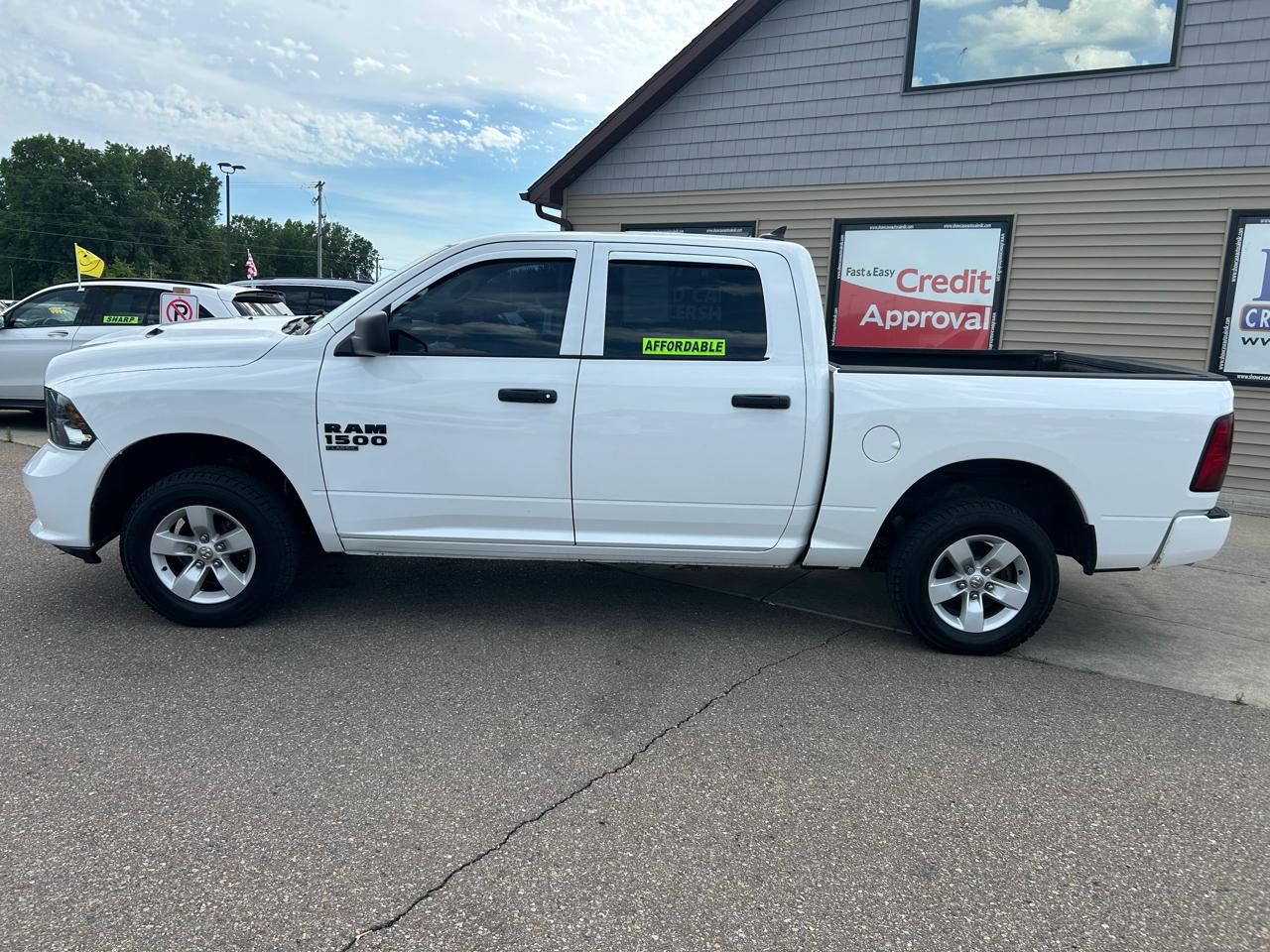RAM 1500 Classic Express 4x4 Crew Cab 5'7" Box 2019