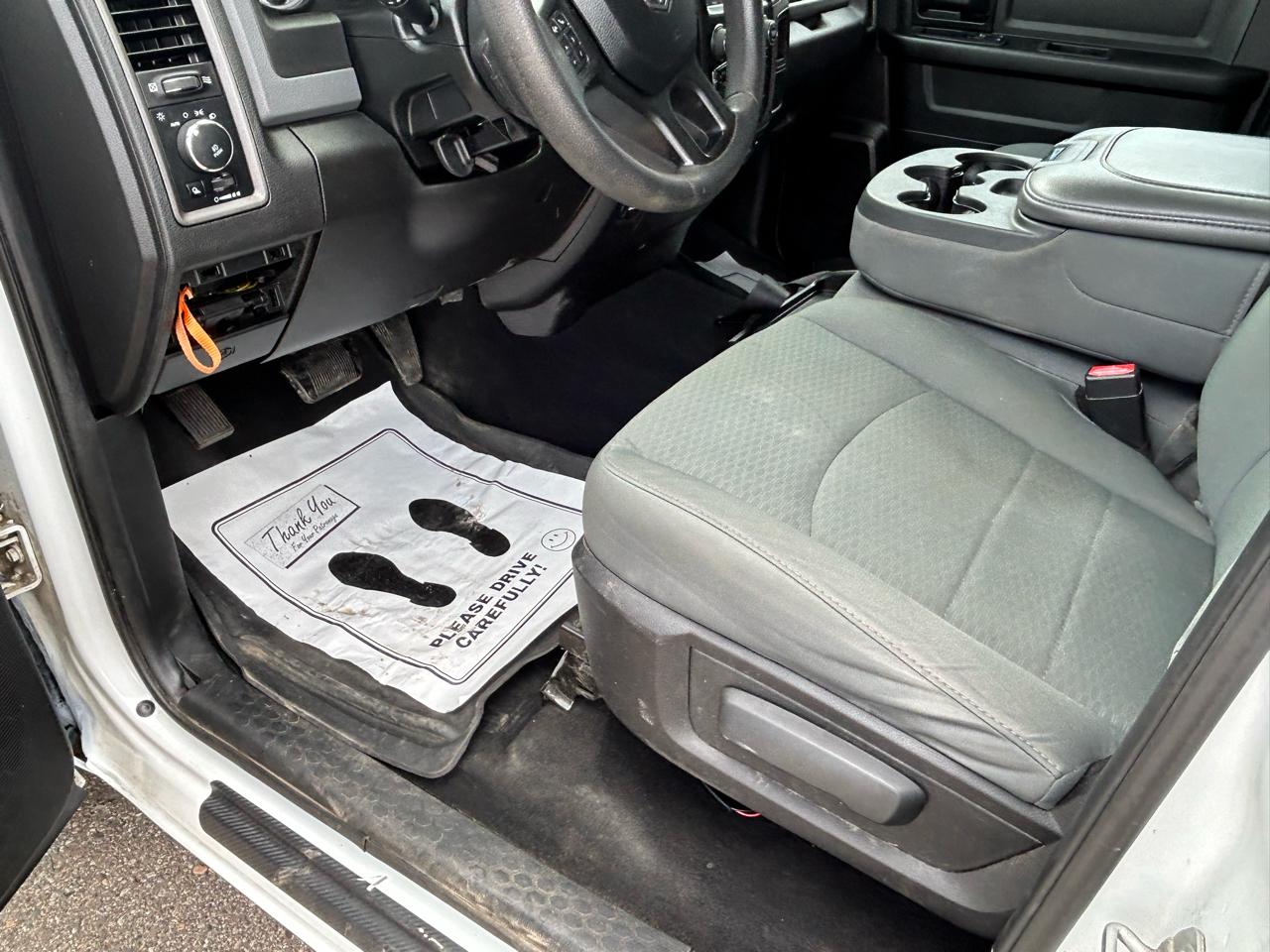 RAM 1500 Classic Express 4x4 Crew Cab 5'7" Box 2019