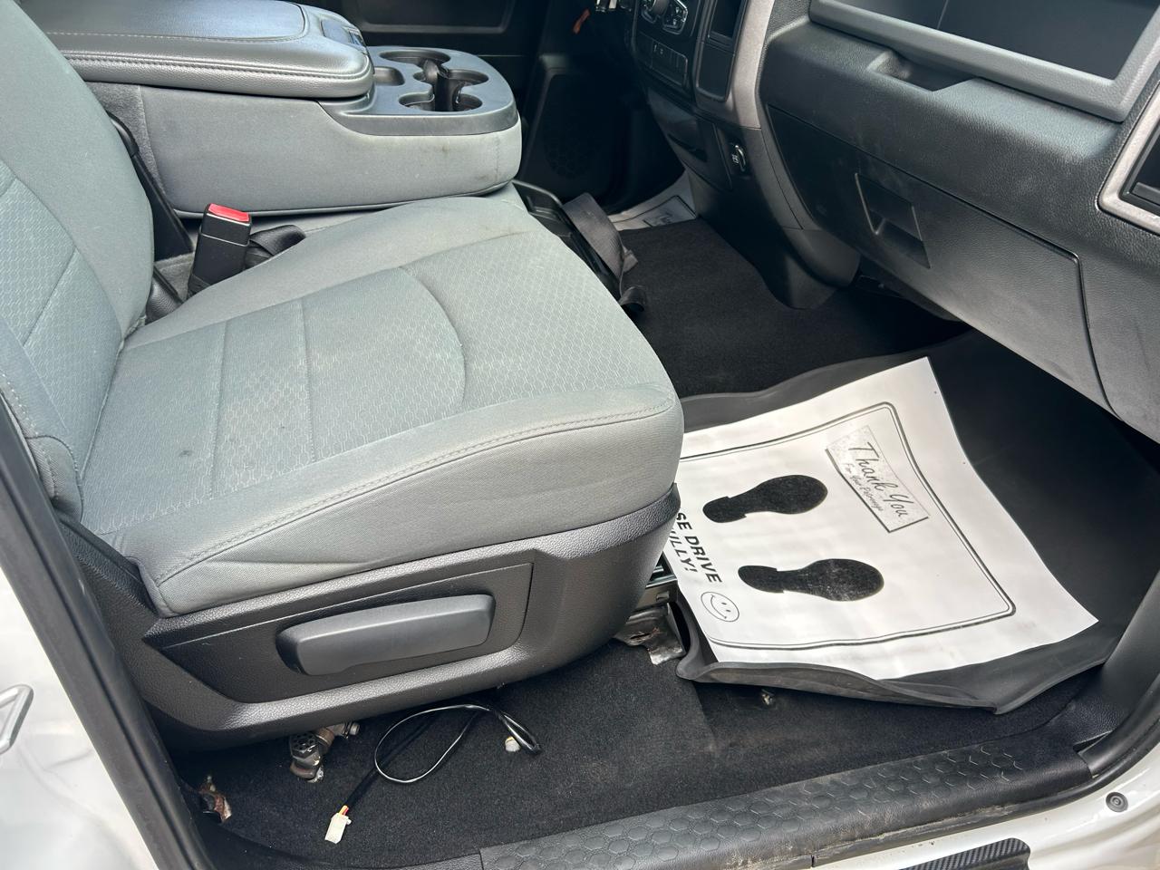 RAM 1500 Classic Express 4x4 Crew Cab 5'7" Box 2019