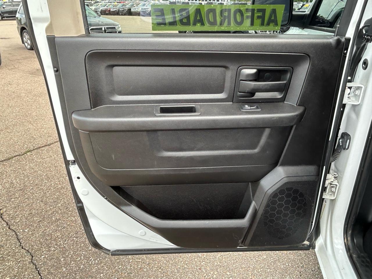 RAM 1500 Classic Express 4x4 Crew Cab 5'7" Box 2019