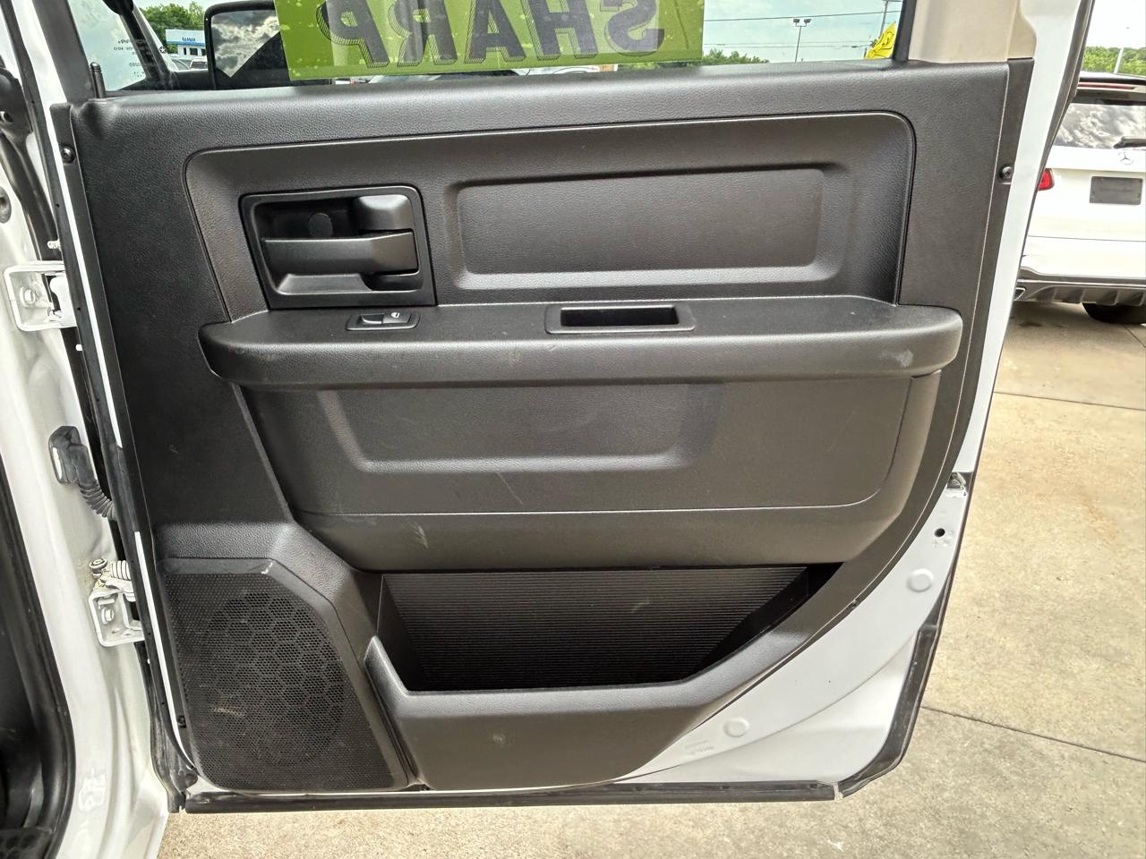 RAM 1500 Classic Express 4x4 Crew Cab 5'7" Box 2019