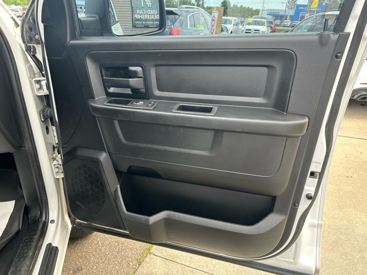 RAM 1500 Classic Express 4x4 Crew Cab 5'7" Box 2019