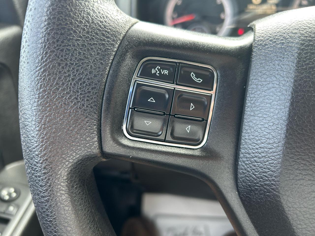 RAM 1500 Classic Express 4x4 Crew Cab 5'7" Box 2019