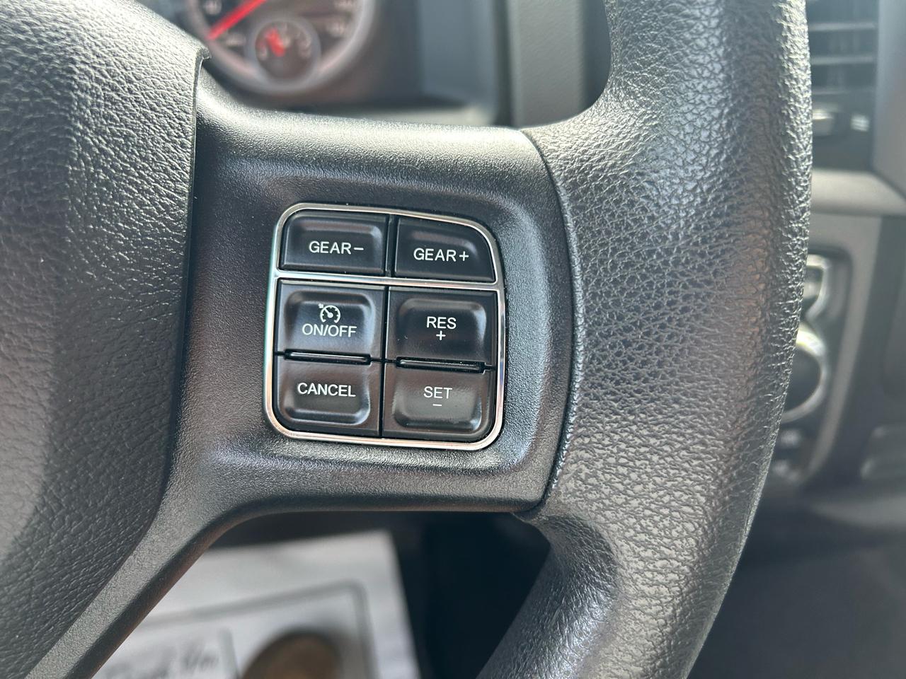 RAM 1500 Classic Express 4x4 Crew Cab 5'7" Box 2019