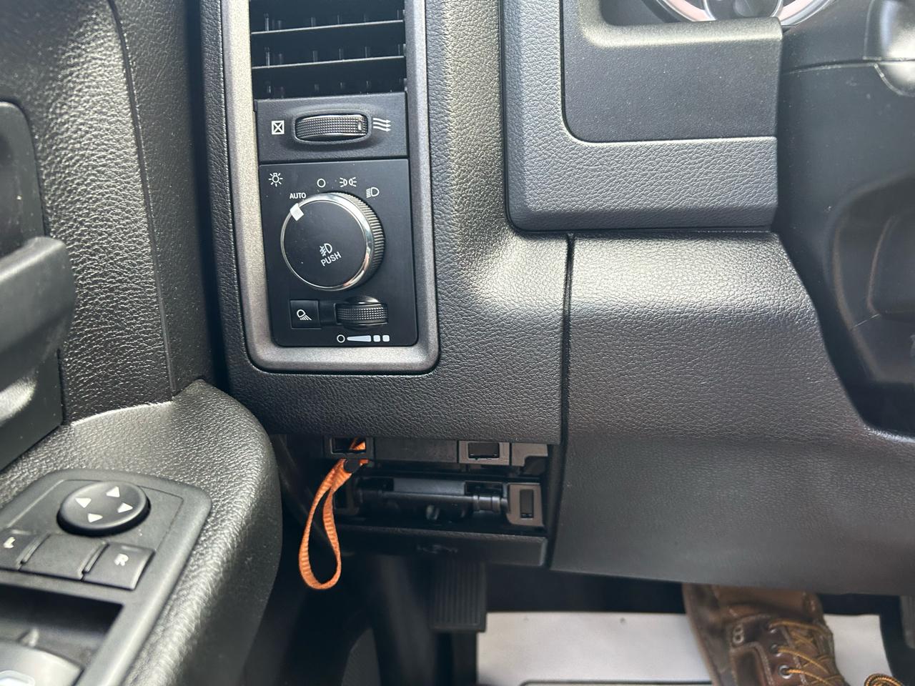 RAM 1500 Classic Express 4x4 Crew Cab 5'7" Box 2019