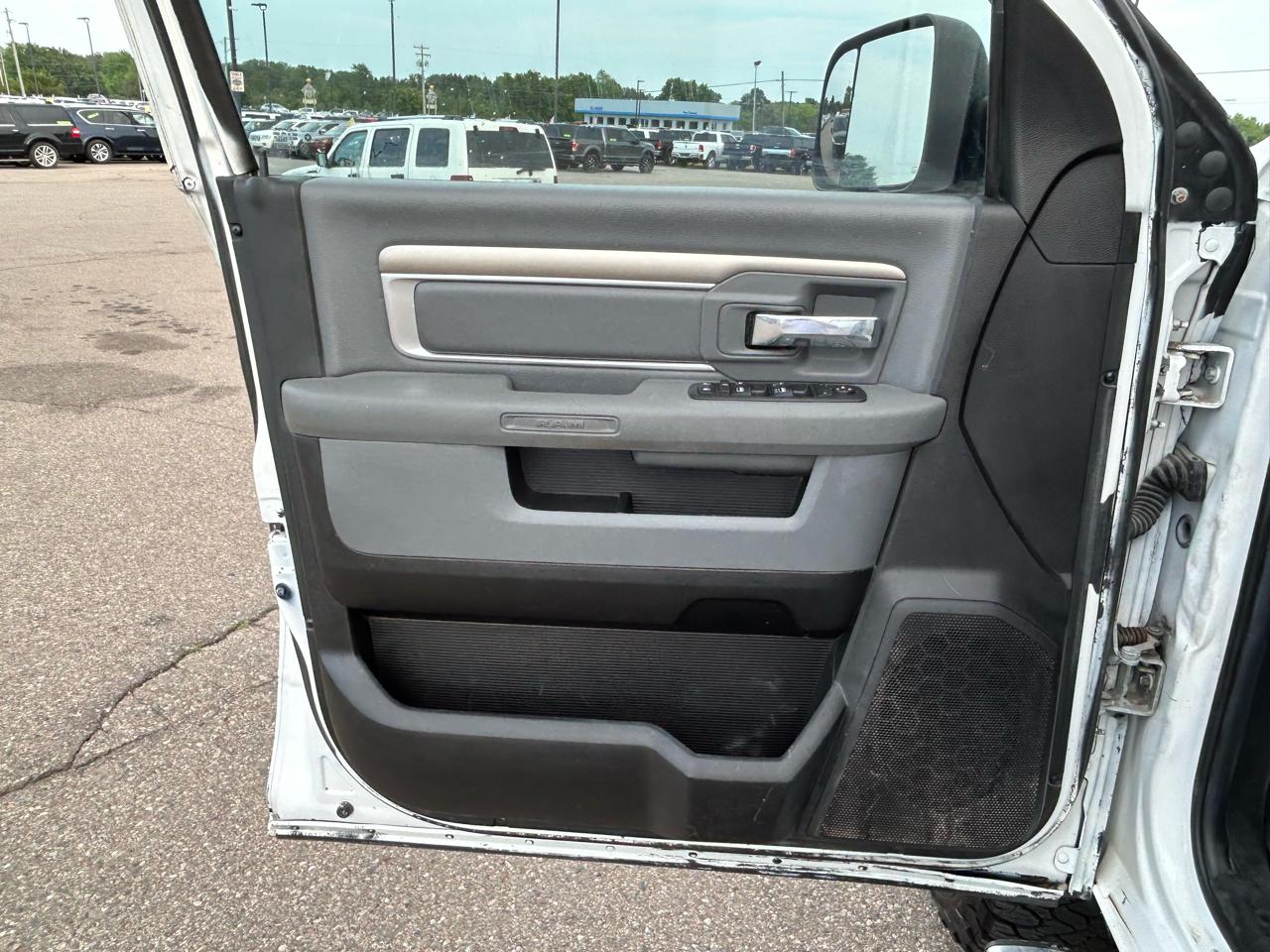 RAM 2500 SLT 4x4 Crew Cab 6'4" Box 2018