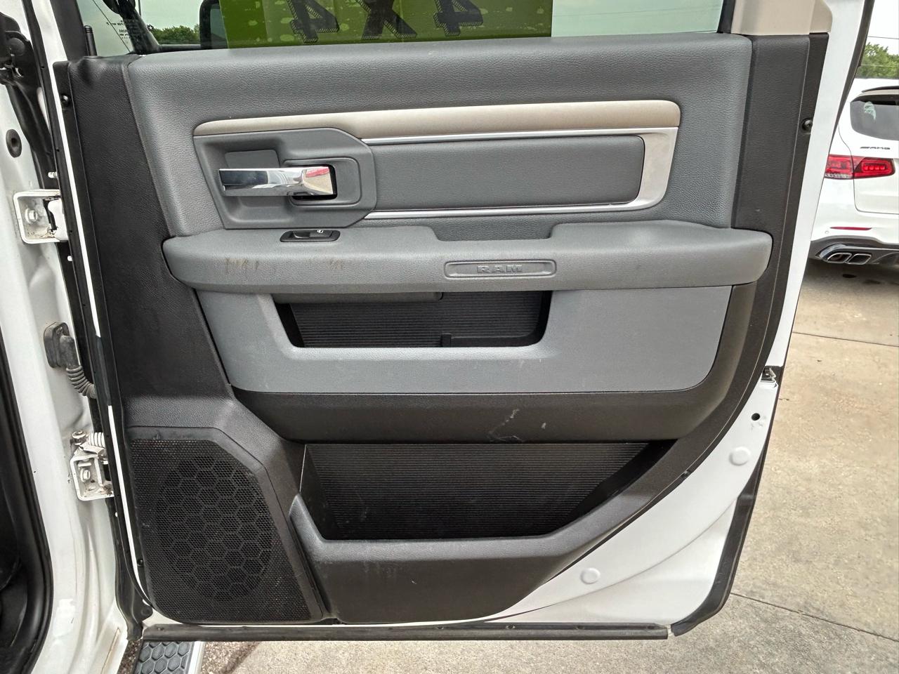 RAM 2500 SLT 4x4 Crew Cab 6'4" Box 2018