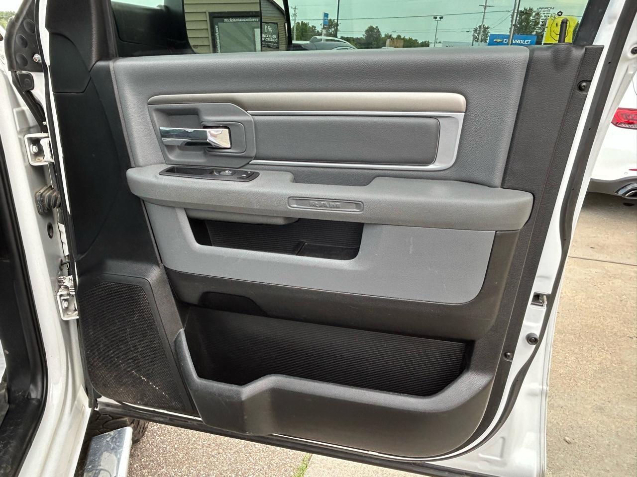RAM 2500 SLT 4x4 Crew Cab 6'4" Box 2018