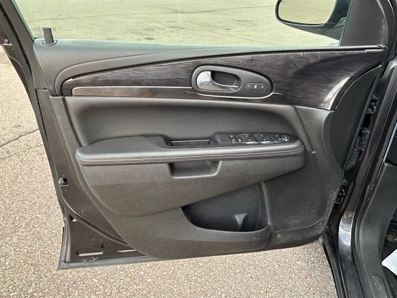 Buick Enclave FWD 4dr Leather 2016