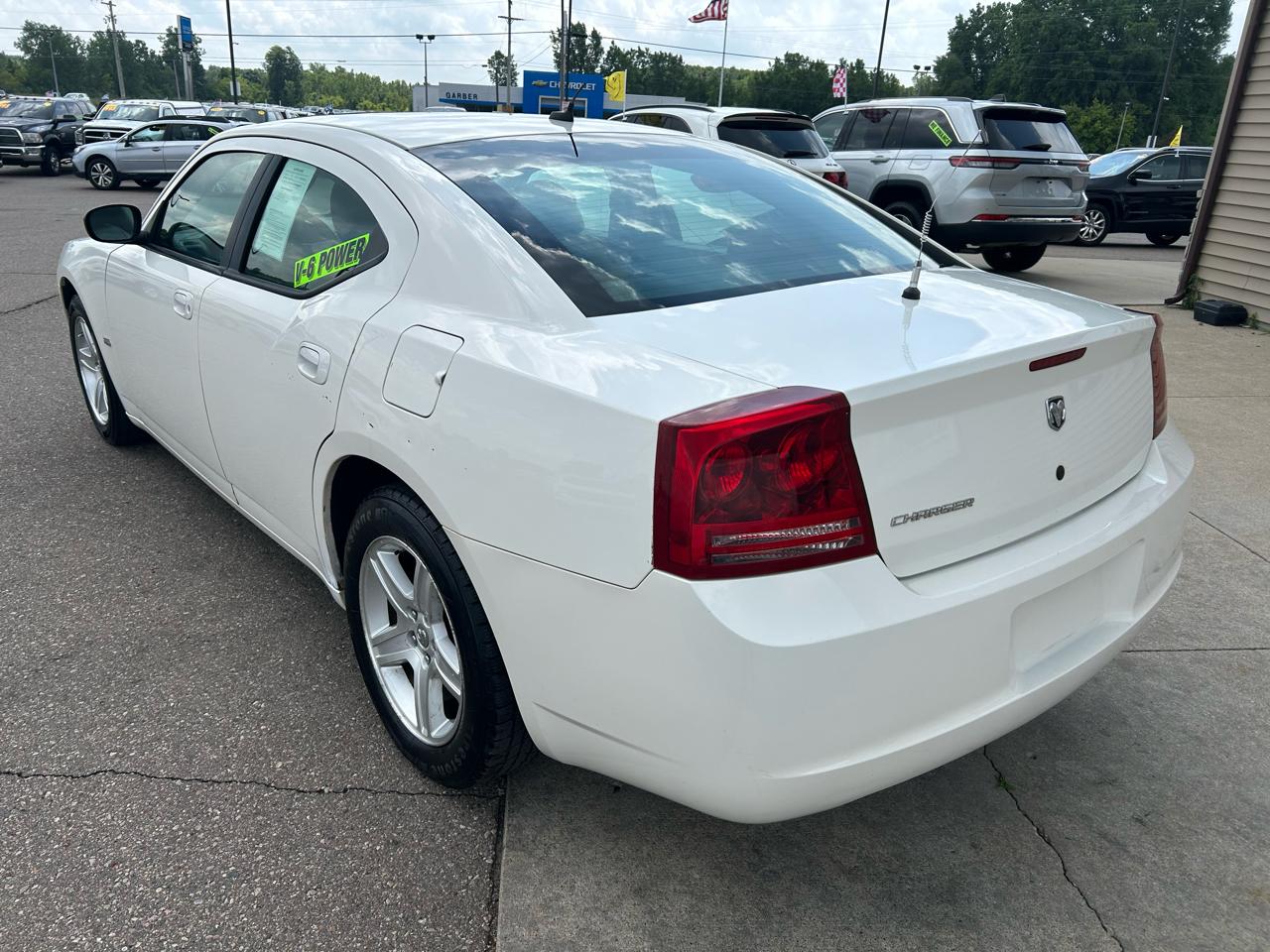 Dodge Charger 4dr Sdn RWD 2008