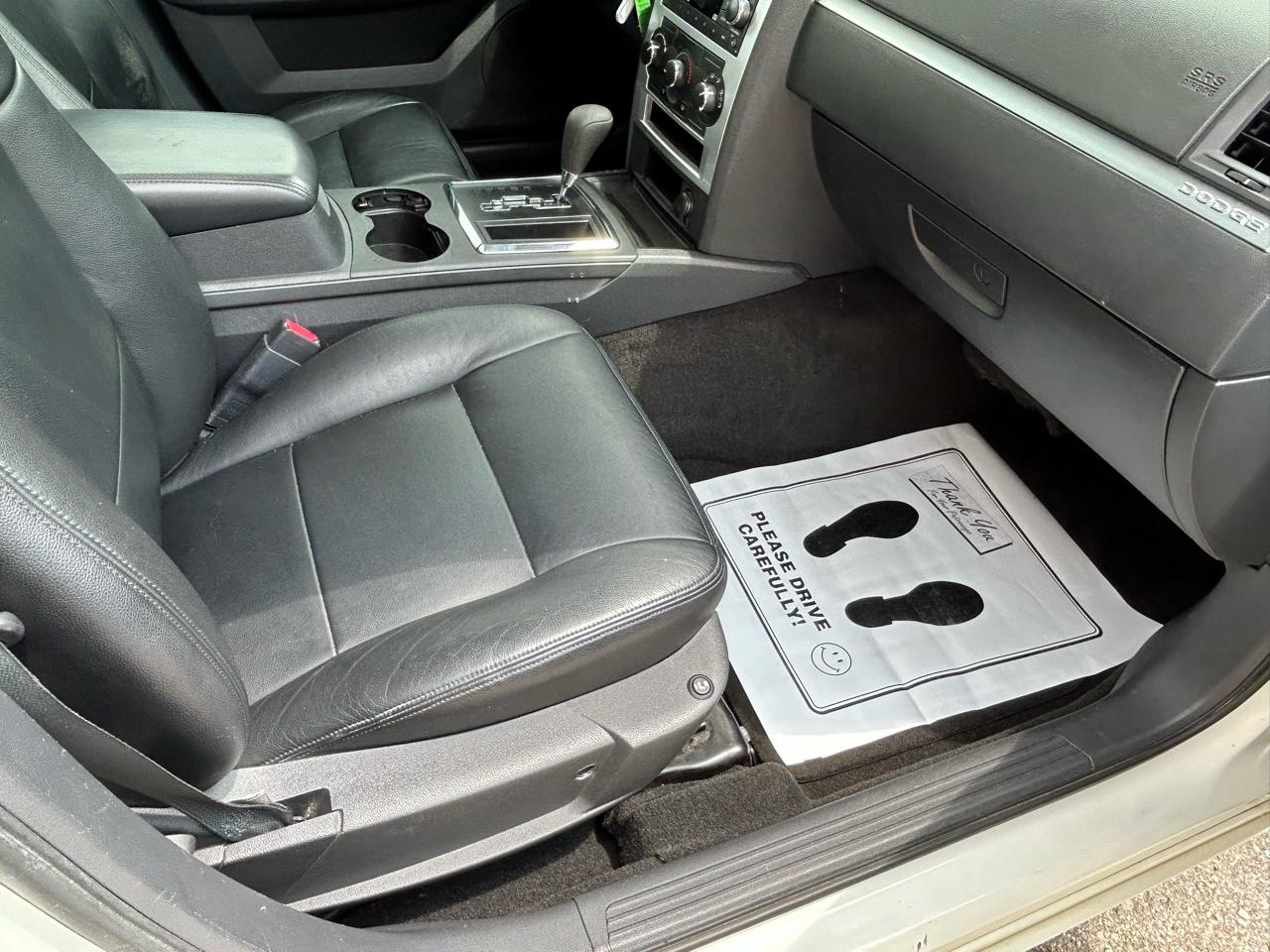 Dodge Charger 4dr Sdn RWD 2008