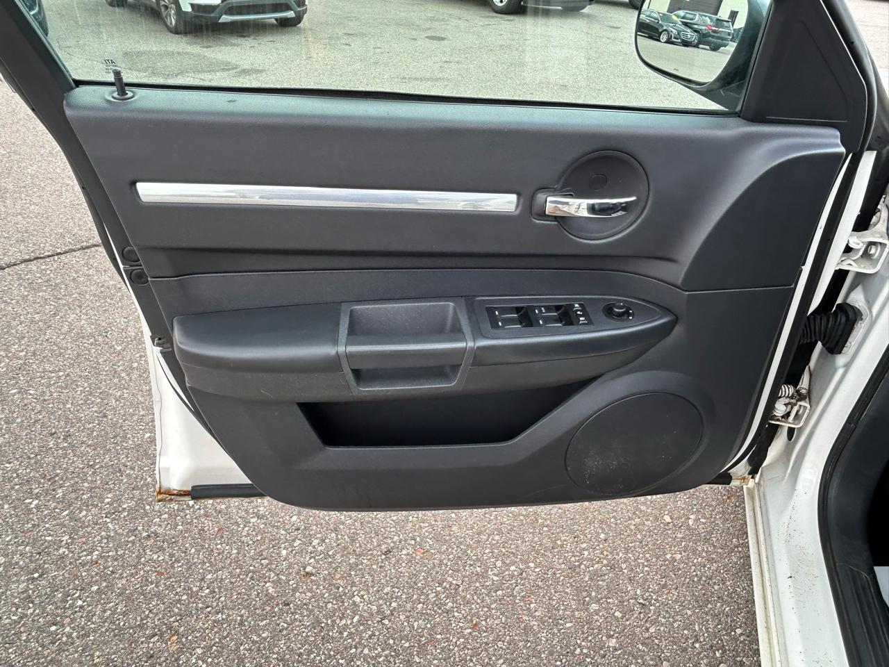 Dodge Charger 4dr Sdn RWD 2008