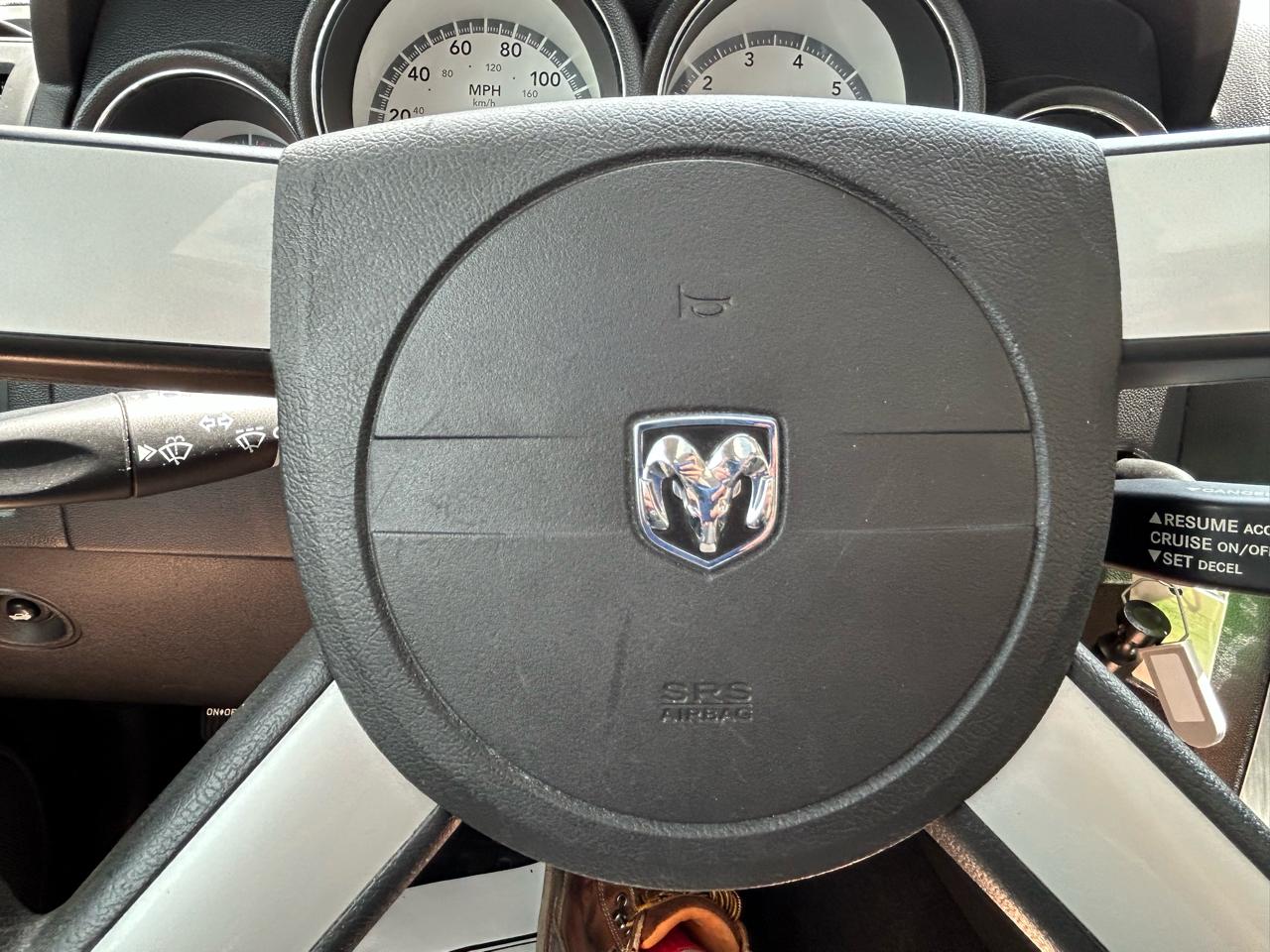Dodge Charger 4dr Sdn RWD 2008