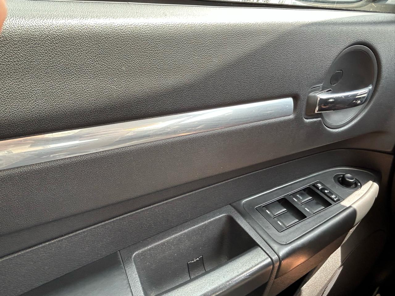 Dodge Charger 4dr Sdn RWD 2008