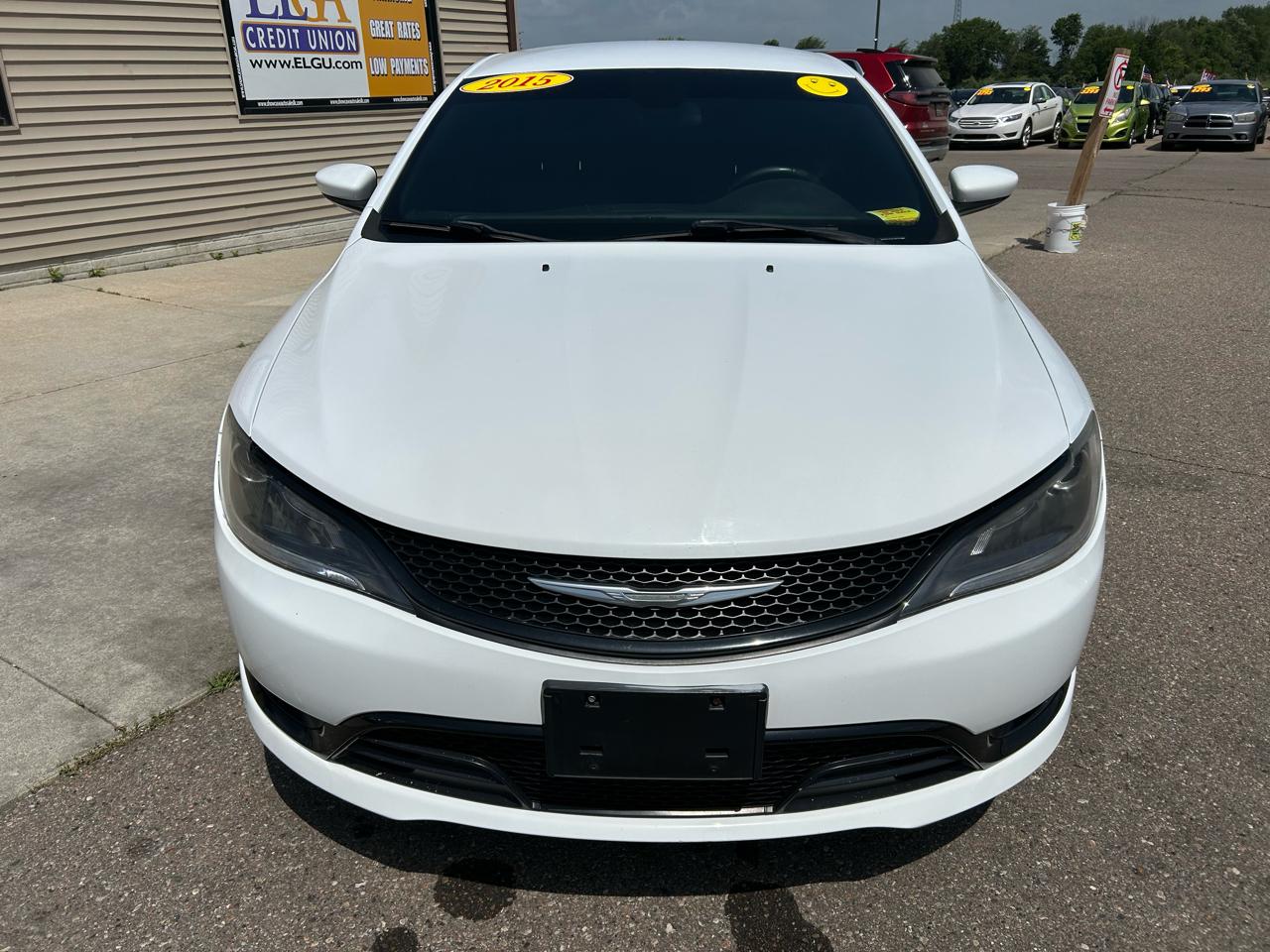 Chrysler 200 4dr Sdn S FWD 2015