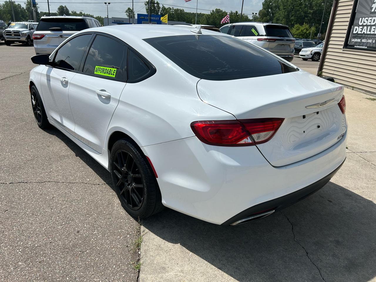 Chrysler 200 4dr Sdn S FWD 2015