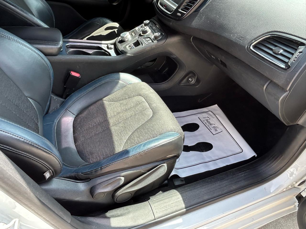 Chrysler 200 4dr Sdn S FWD 2015
