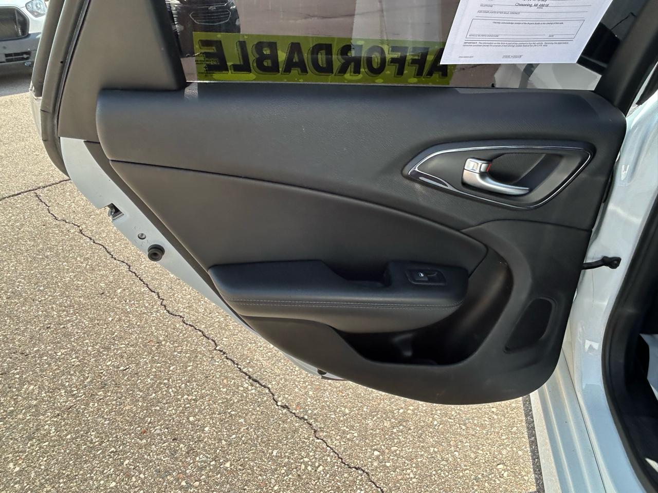 Chrysler 200 4dr Sdn S FWD 2015
