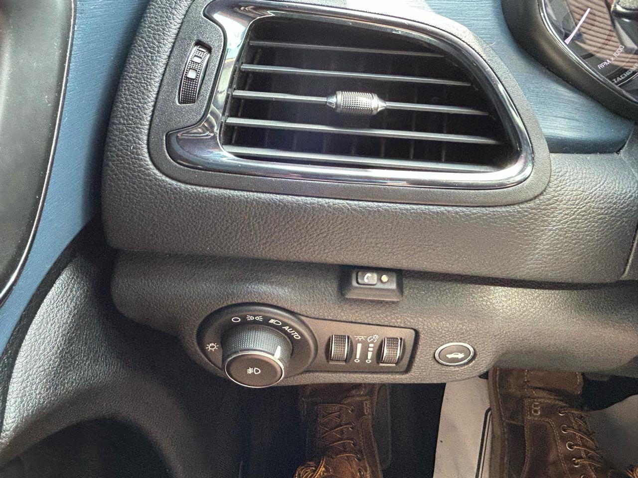 Chrysler 200 4dr Sdn S FWD 2015