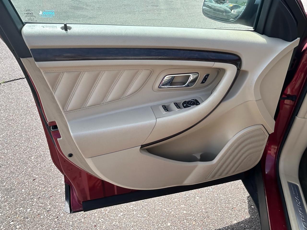 Ford Taurus 4dr Sdn Limited FWD 2014