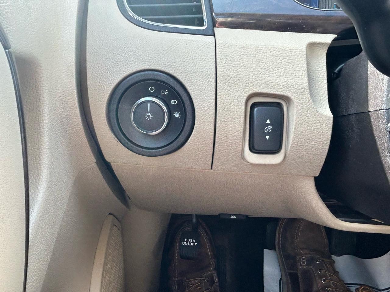 Ford Taurus 4dr Sdn Limited FWD 2014