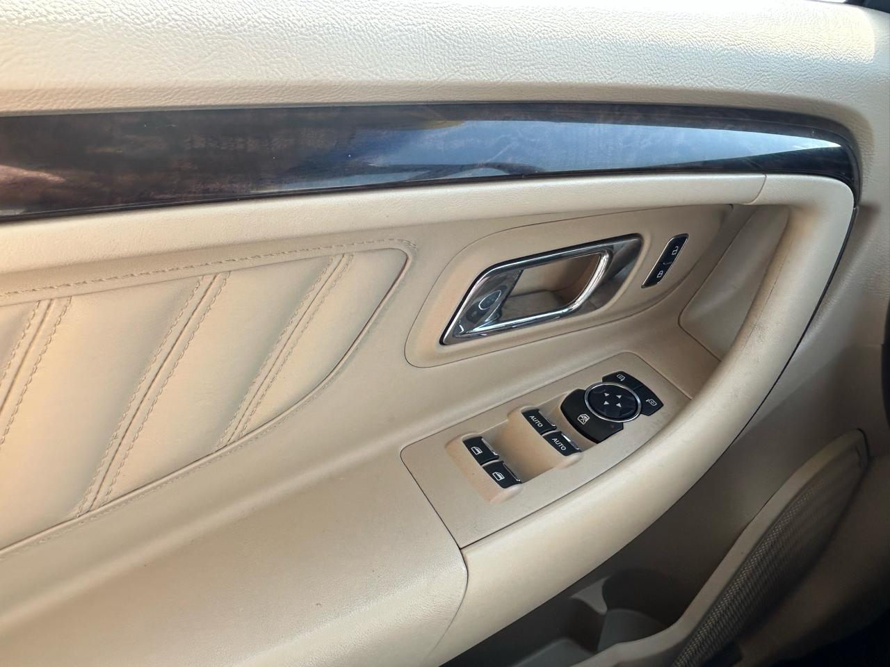 Ford Taurus 4dr Sdn Limited FWD 2014