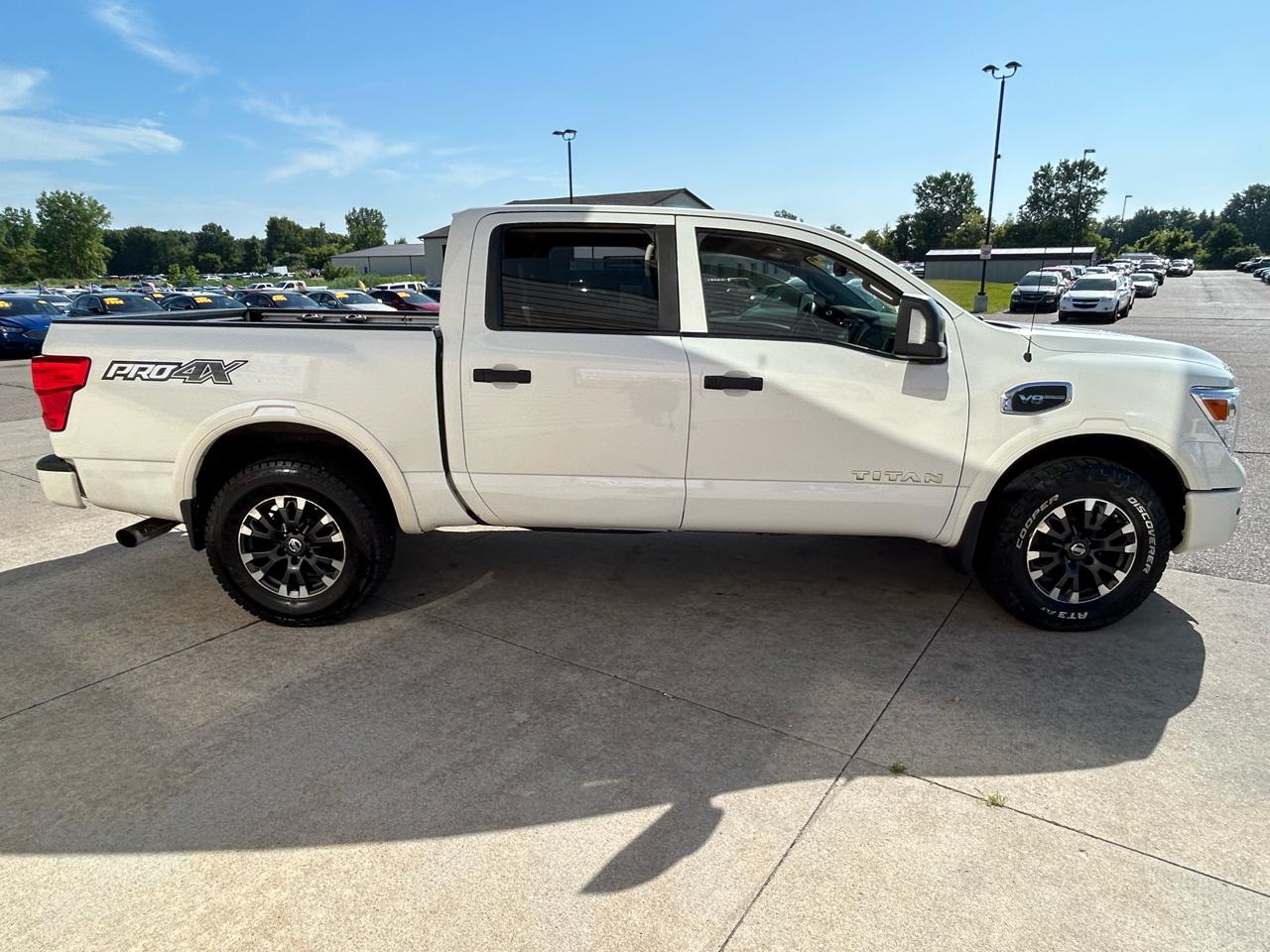 Nissan Titan 4x4 Crew Cab PRO-4X 2017