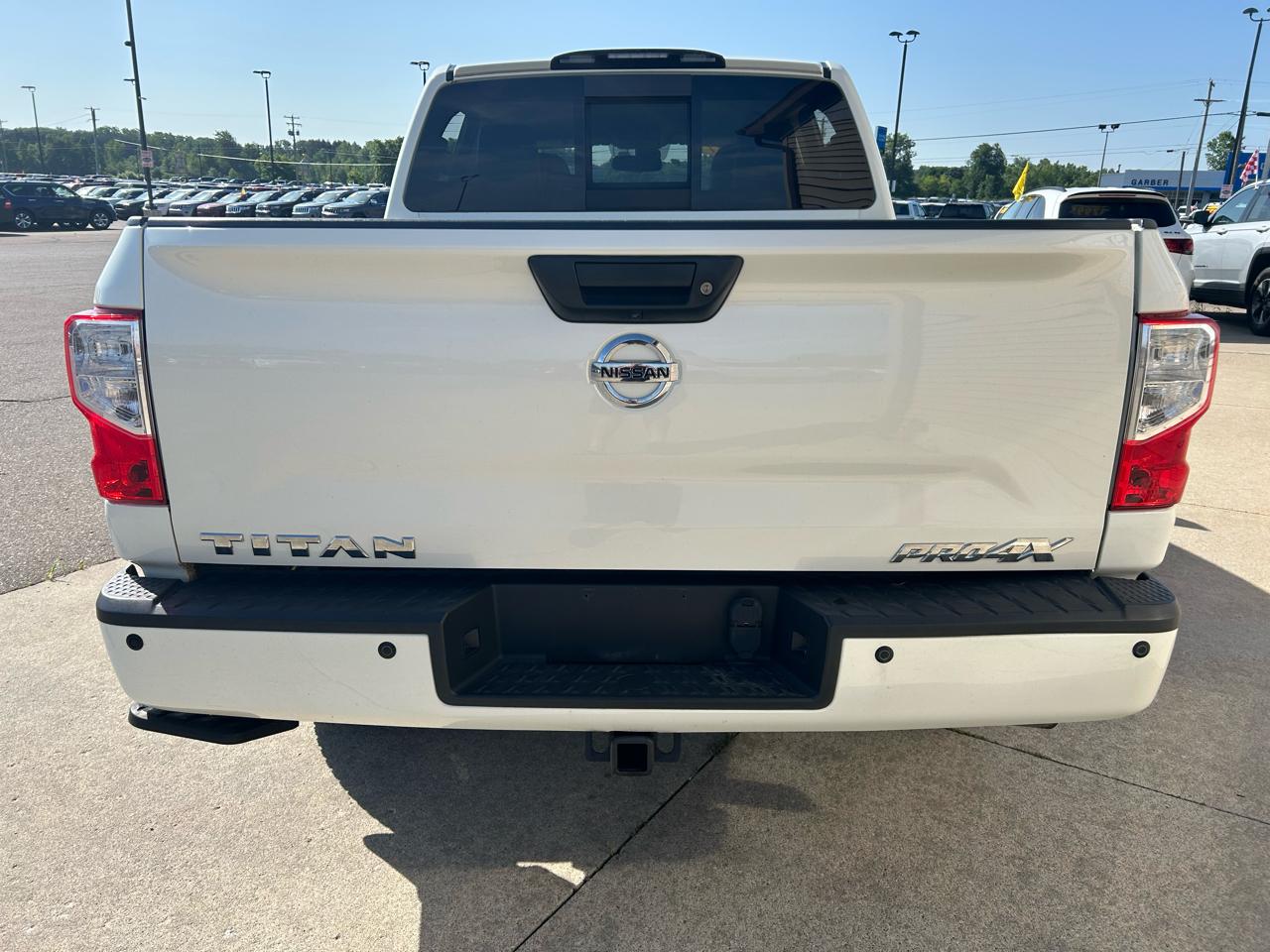 Nissan Titan 4x4 Crew Cab PRO-4X 2017