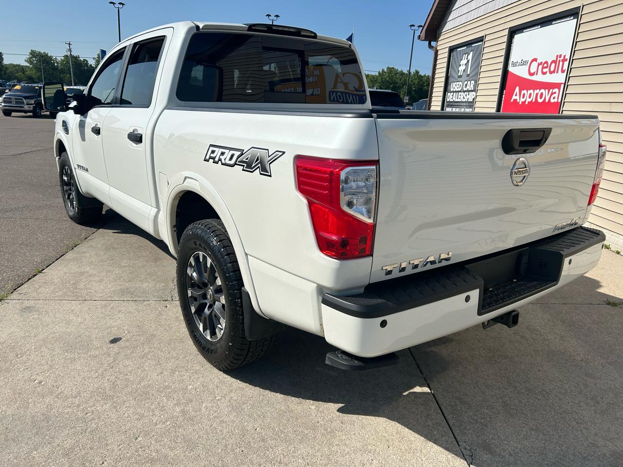 Nissan Titan 4x4 Crew Cab PRO-4X 2017