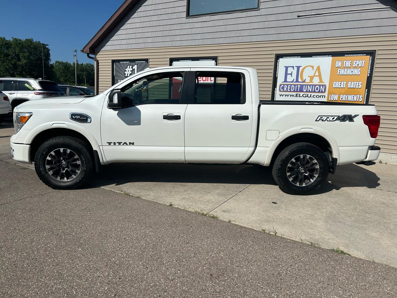Nissan Titan 4x4 Crew Cab PRO-4X 2017
