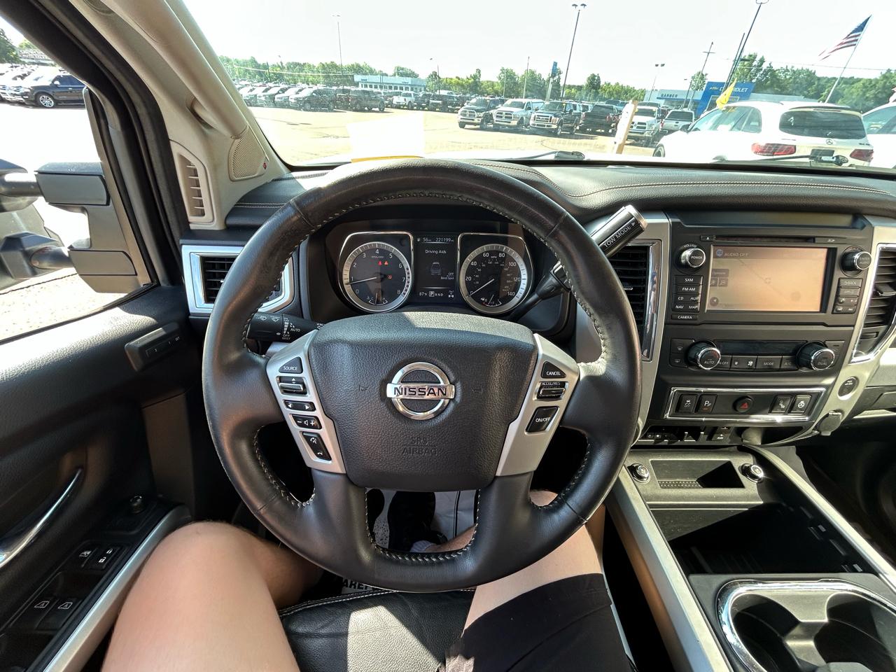 Nissan Titan 4x4 Crew Cab PRO-4X 2017