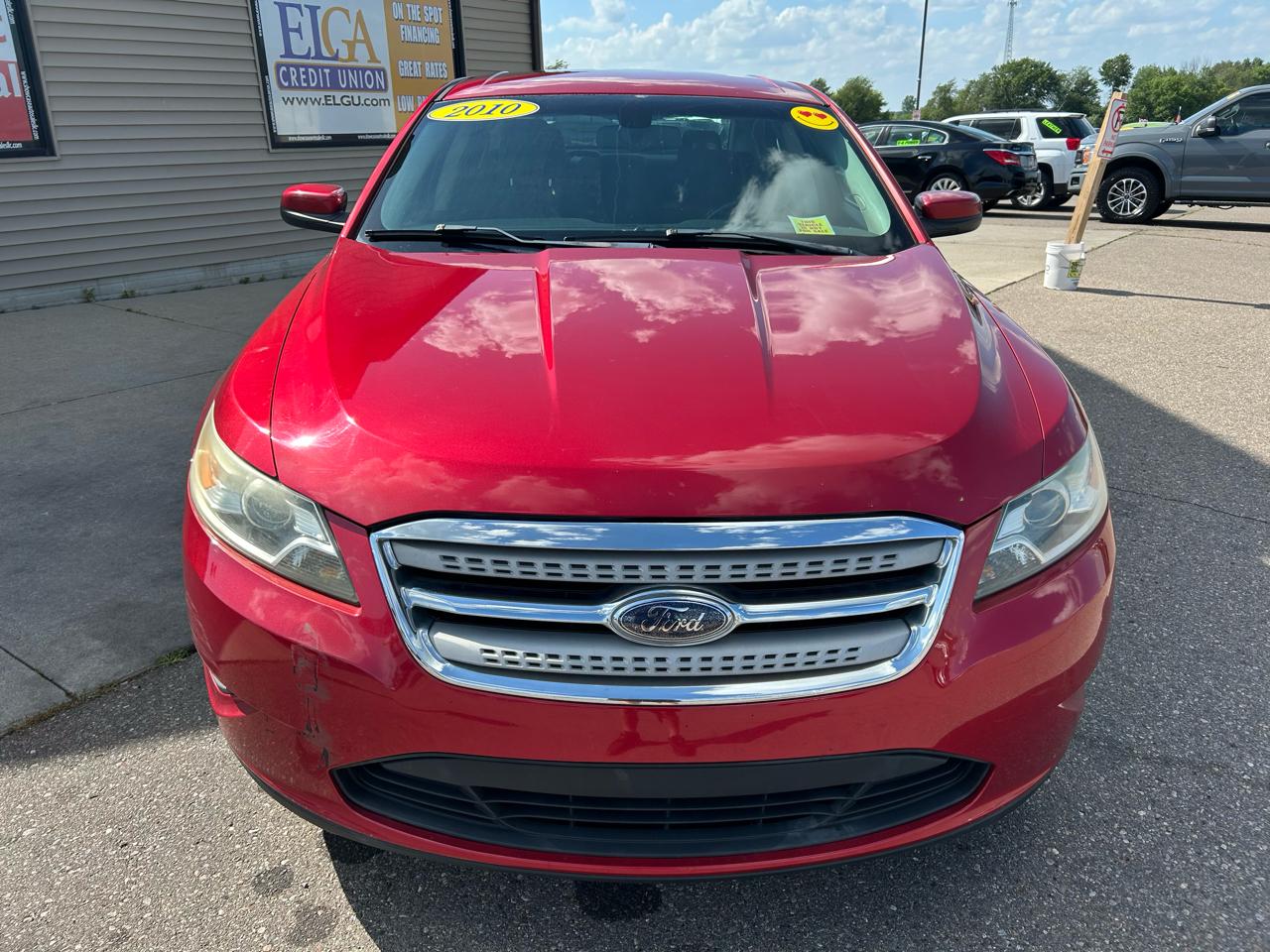Ford Taurus 4dr Sdn SEL FWD 2010