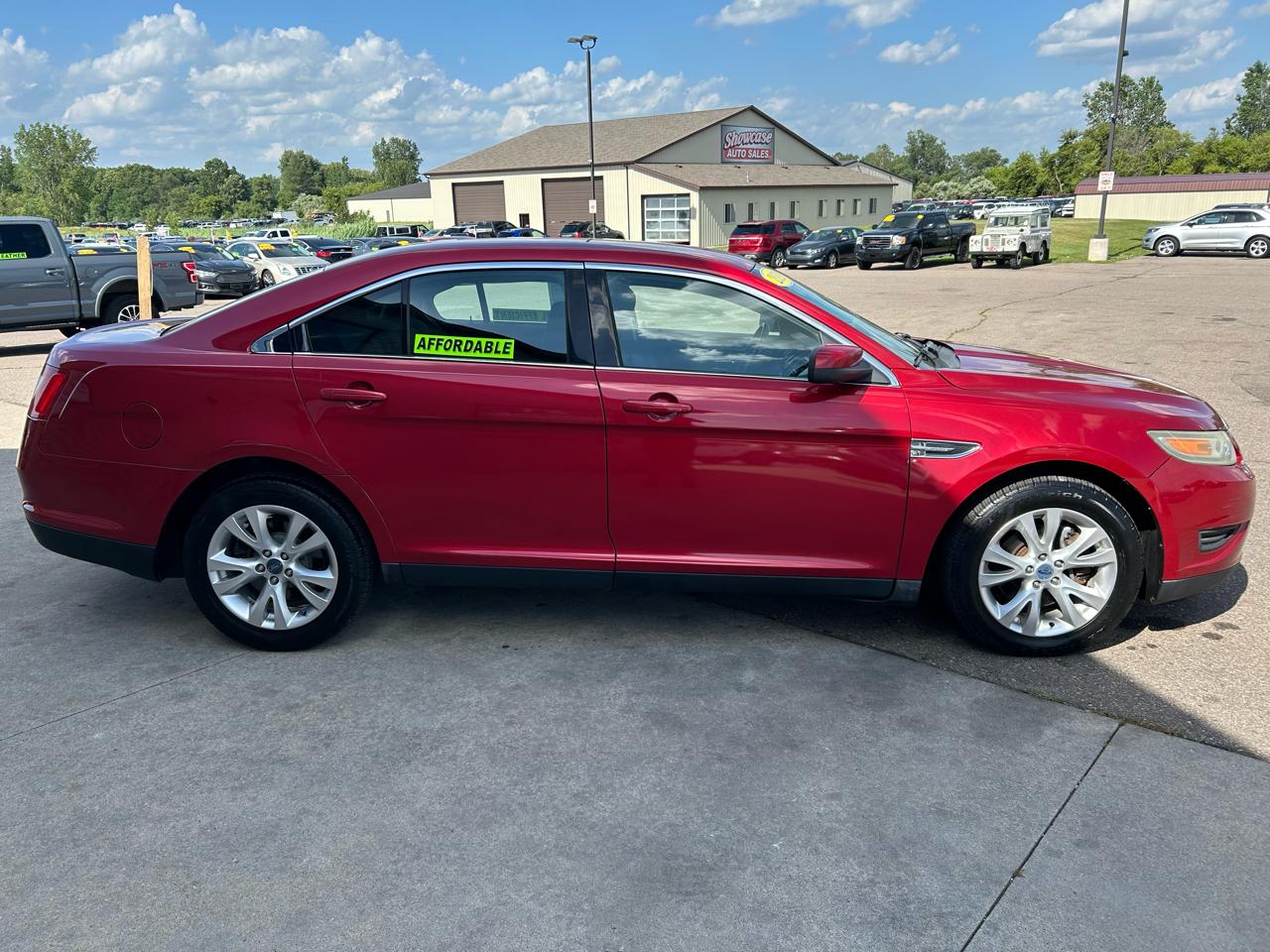 Ford Taurus 4dr Sdn SEL FWD 2010
