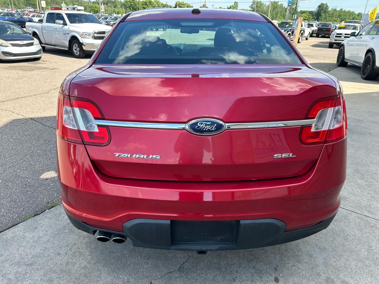Ford Taurus 4dr Sdn SEL FWD 2010