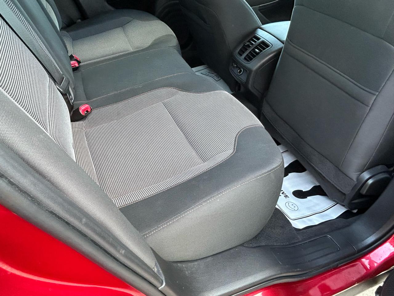 Ford Taurus 4dr Sdn SEL FWD 2010