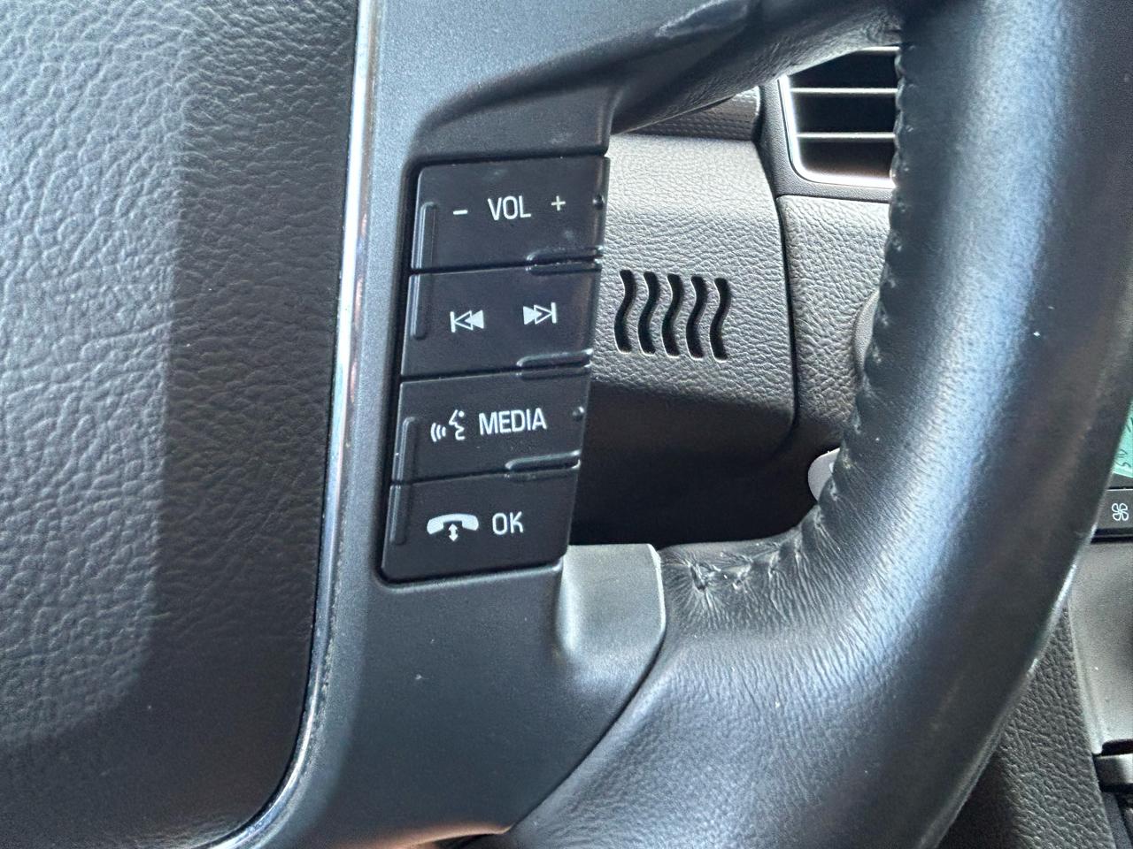 Ford Taurus 4dr Sdn SEL FWD 2010
